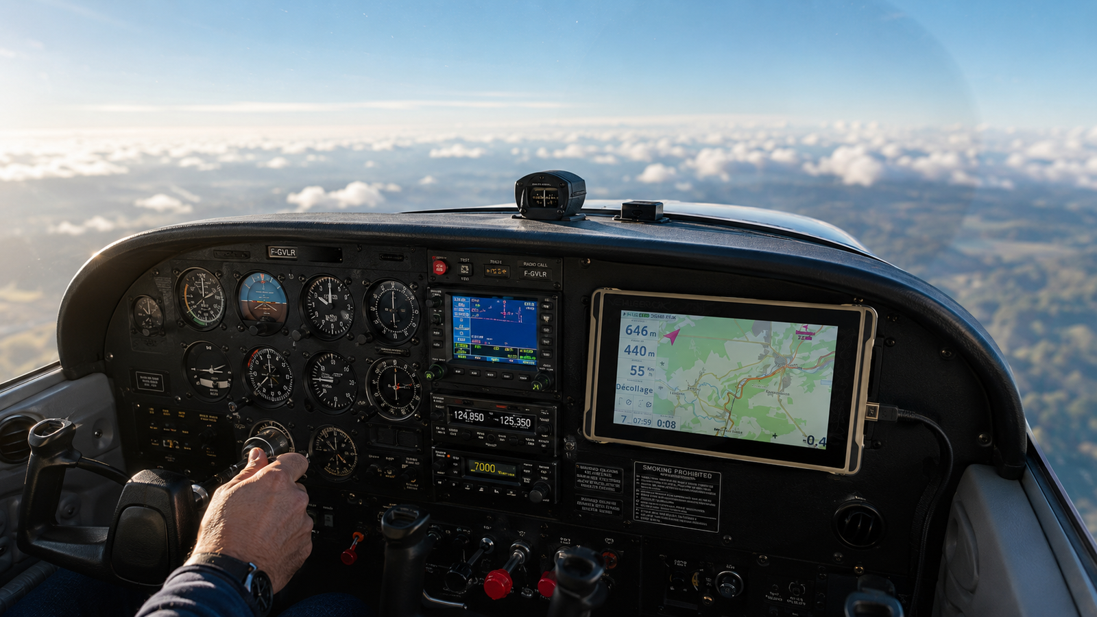 iFly EFB X7 vs. iPad: The Pilot's Guide to Choosing the Right Cockpit EFB