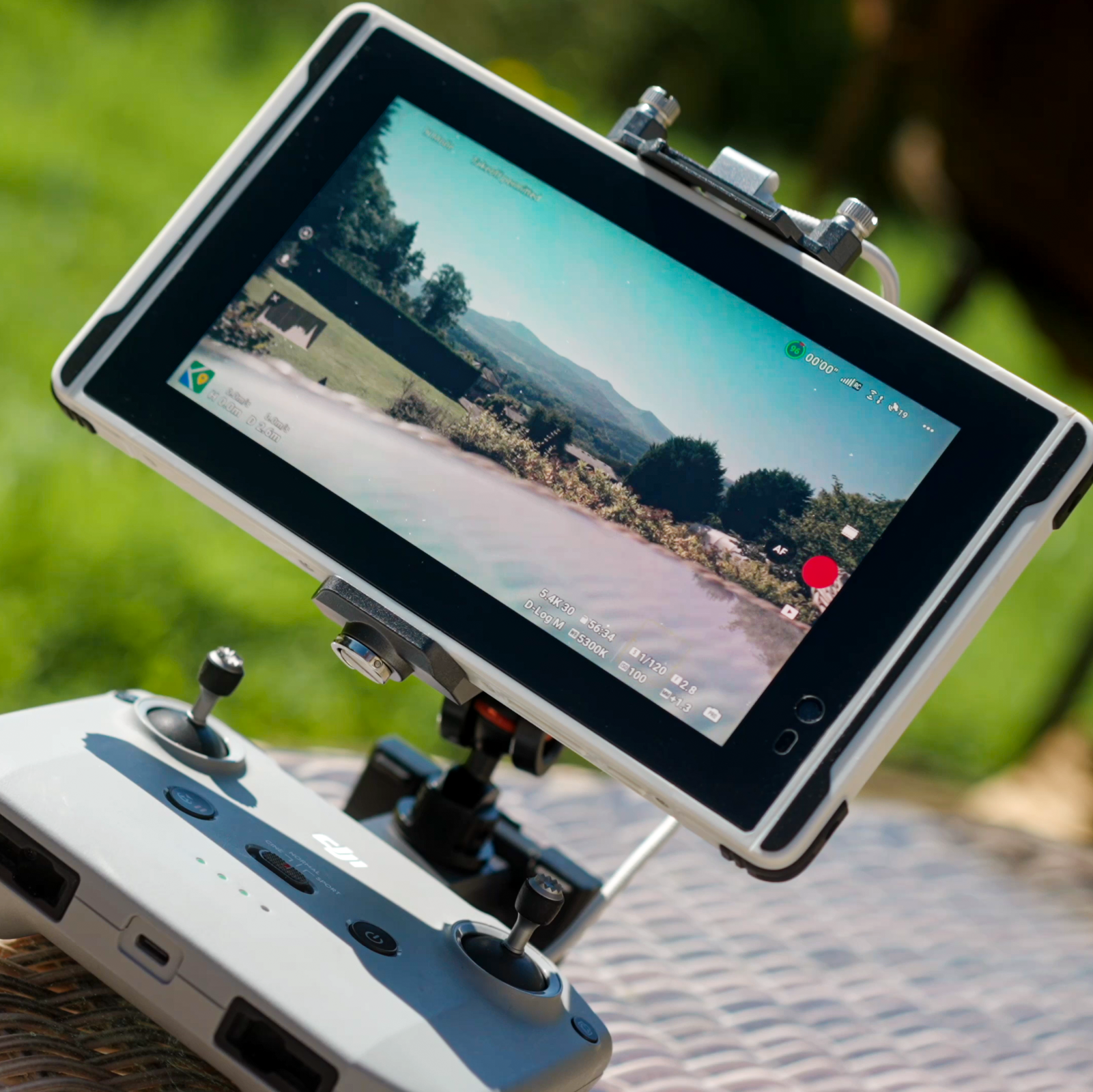 Hugerock X7 Clip-Halterung auf der Rückseite für DJI M3/AIR 2/Mini 2 Drone Tablet Display Mavic 3 Zubehör, mehrere Winkel verstellbar, einfache Installation